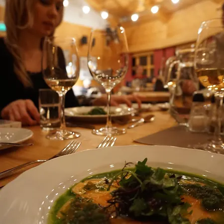 מלון Sorrisniva Igloo 5*